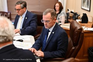 Senate Finance quickly passes locality pay bill for state employees, school personnel
